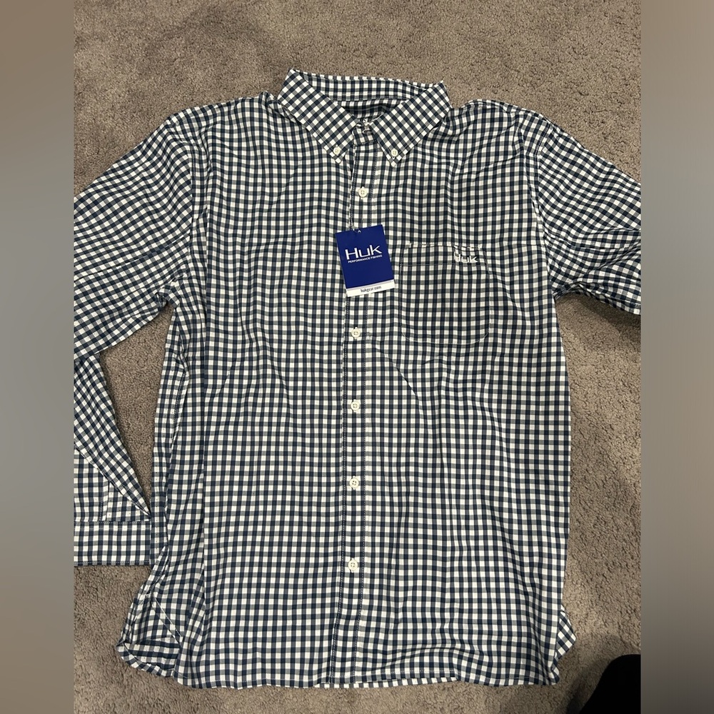 NEW Men’s Huk fishing button down navy gingham shirt